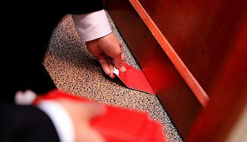 新郎迎亲堵门口,接亲堵门新郎要给多少红包