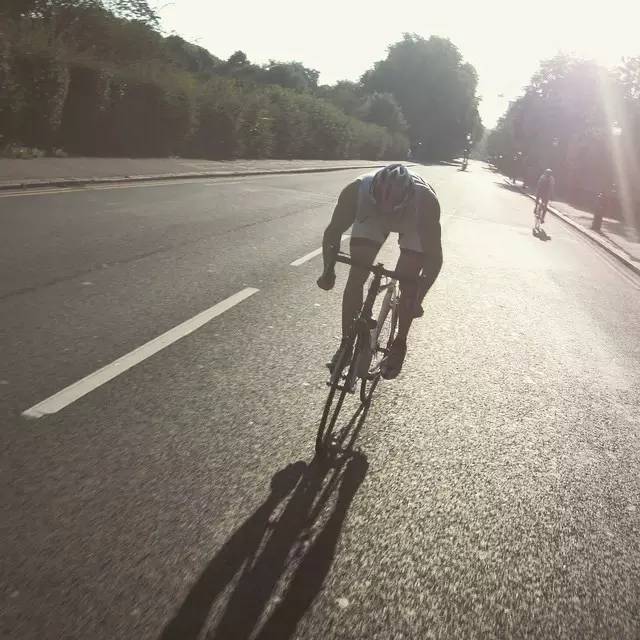 六岁被阿玛尼钦点为*用御**模特，他独家的身材秘笈