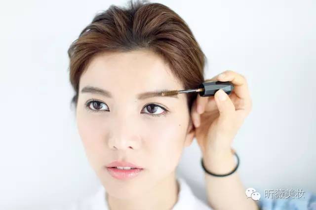 毕业季小清新证件照最佳妆容,毕业证件照妆容与发型