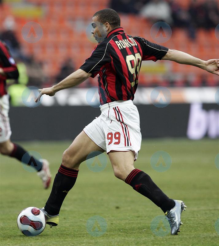 耐克足球鞋刺客纪念款解析,耐克足球鞋刺客进化史