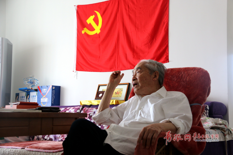 青岛有个93岁的网购达人衣柜里全是“爆款”