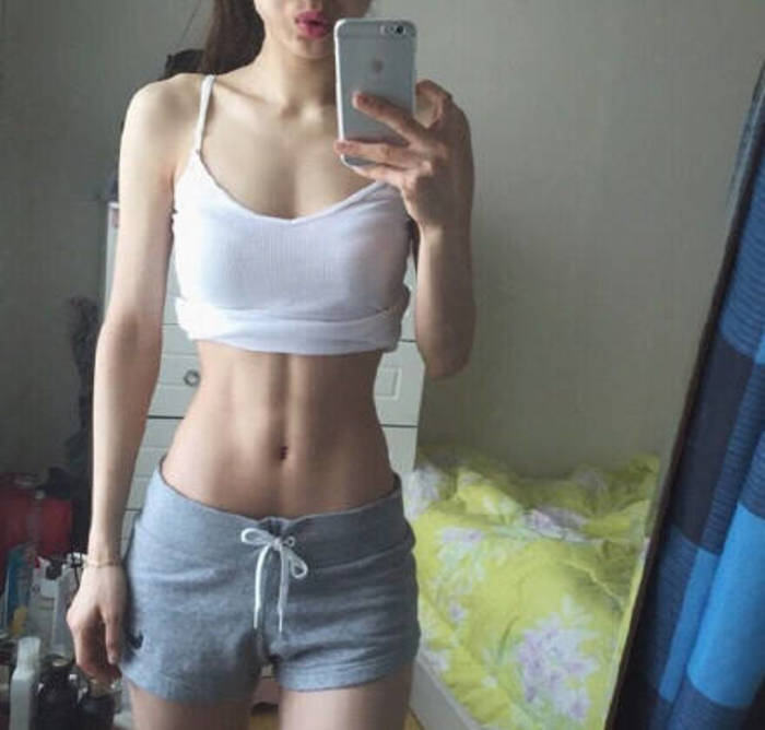 60多岁阿姨像小姐姐,六十岁阿姨像18岁小哥