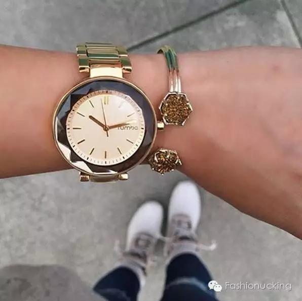 露手腕好看的表,再好看的表都遮不住