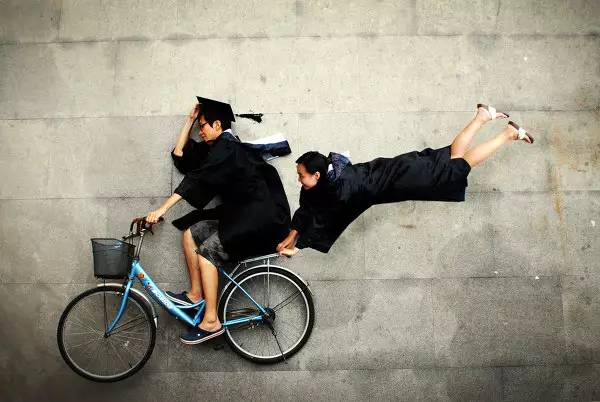 又是一年毕业季时光荏苒,又是一年毕业季满怀青春气息