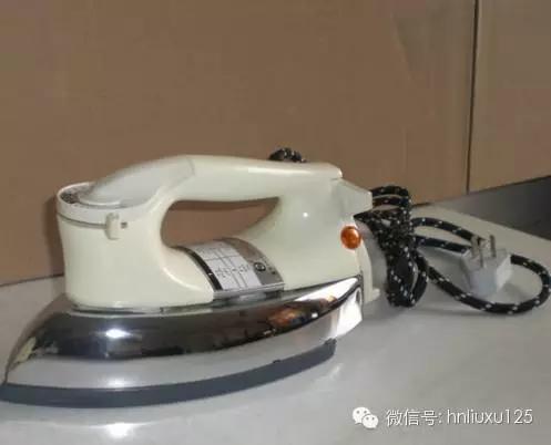 木板缝隙灰尘怎么清除,木地板缝隙一踩有灰尘