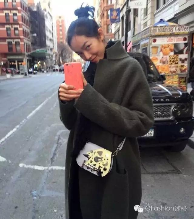 别嫌弃带LOGO的包了，那是你没挑对！