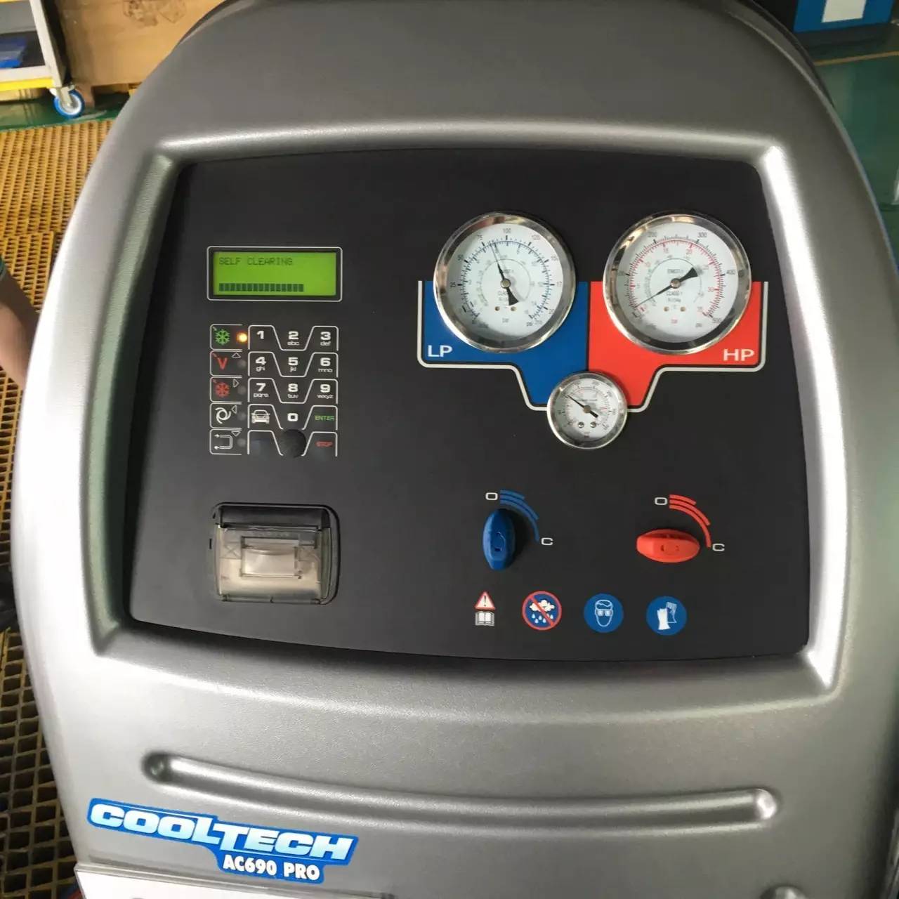 汽车空调出问题维修过程起纠纷,汽车空调出问题了可以走保险么