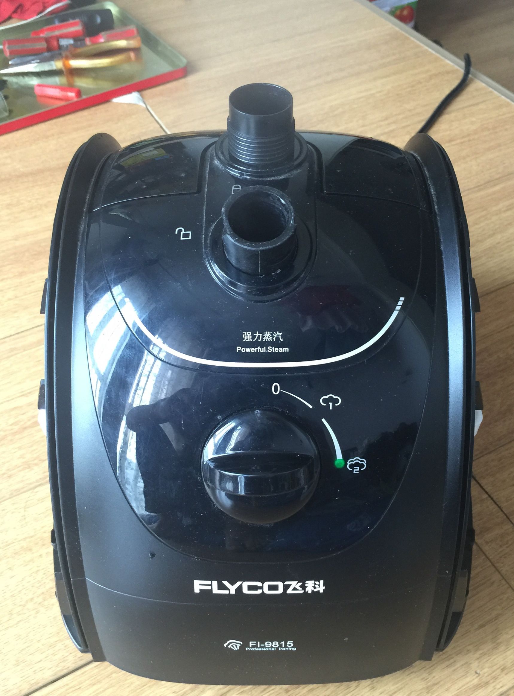 挂烫机漏电跳闸维修多少钱,蒸汽挂烫机漏电是什么原因