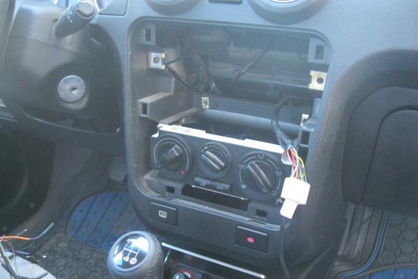 自由舰收音机怎么连接蓝牙,自由舰收音机aux接口