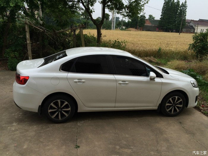 雪铁龙世嘉1.6排量油耗1公里1块钱,两厢雪铁龙世嘉1.6油耗能达到多少