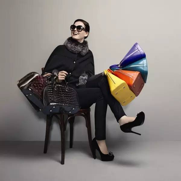 最近很火的明星lv包女,lvcapucines包