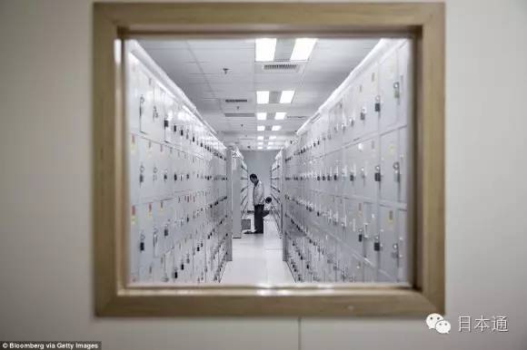 日本人参观中国比亚迪汽车,日本人参观中国的汽车厂