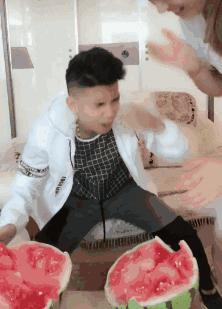 一嘴钢牙搞笑图,搞笑gif趣图来自女朋友的恶作剧