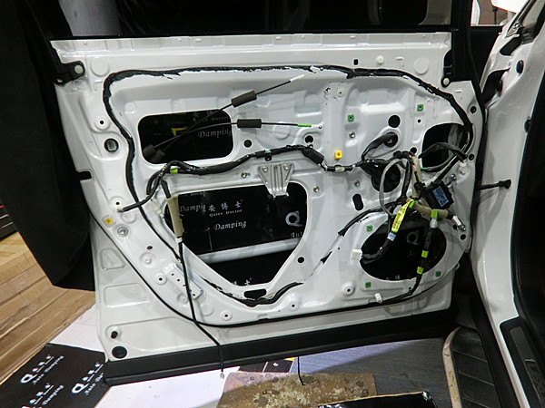 完美音质，雷克萨斯RX270汽车音响改装德国零点三分频喇叭功放低音