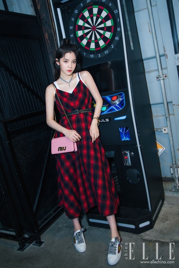 运动鞋配什么连衣裙子好看,运动鞋与裙子怎么搭出高级感