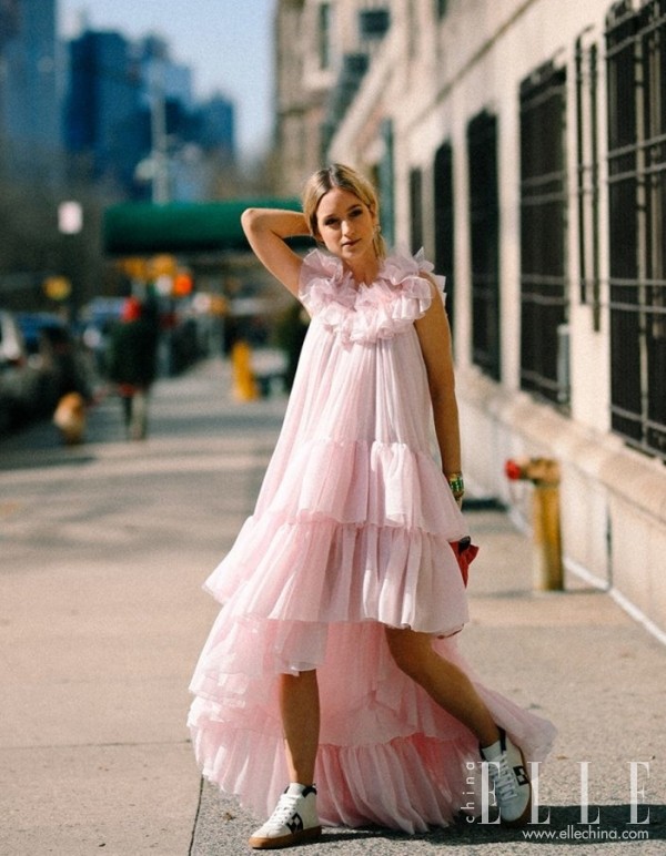 运动鞋配什么连衣裙子好看,运动鞋与裙子怎么搭出高级感