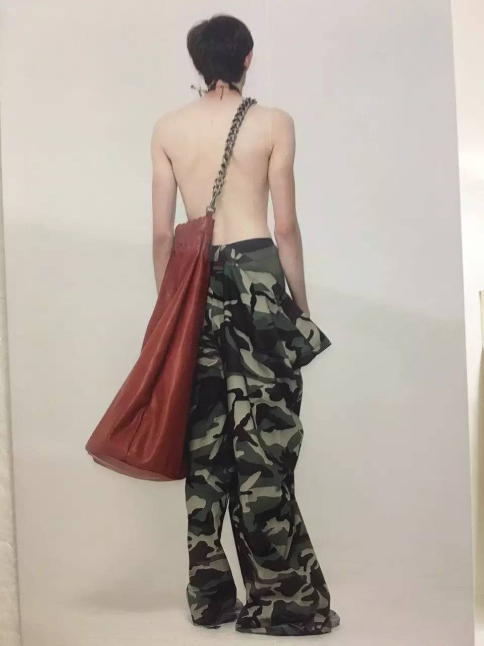 2011伦敦春夏时装周最后一场视频,burberry伦敦时装周2024