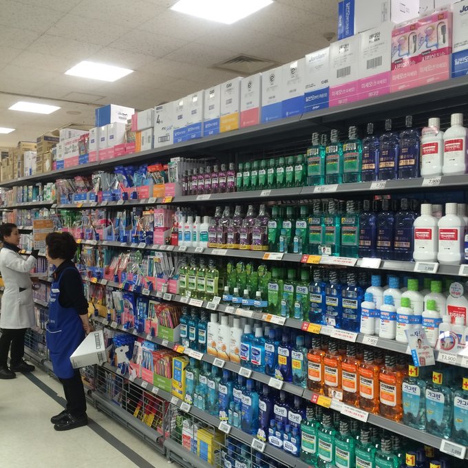 传说中的龙山汗蒸房以及韩国有名的emart大型超市到此一游。