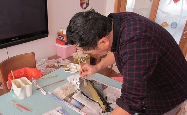 看到大鲫鱼就走不动了，立马买回去请大师做鱼拓