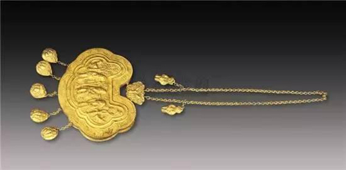 买长命锁给女儿有什么讲究,新生儿的长命锁和手镯的讲究