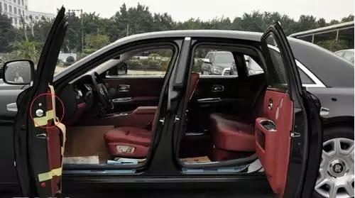 劳斯莱斯的雨伞真的值10万元吗,劳斯莱斯配备雨伞