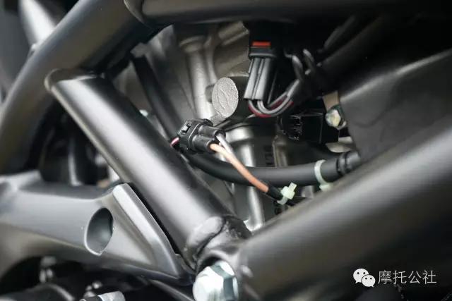 铃木gw250双缸水冷最新款街车,gw250神车到底怎么样