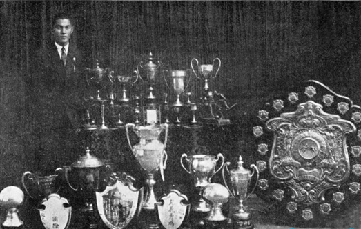 他是狗洞练球走出的“世界球王”，中国足球逝去的传奇