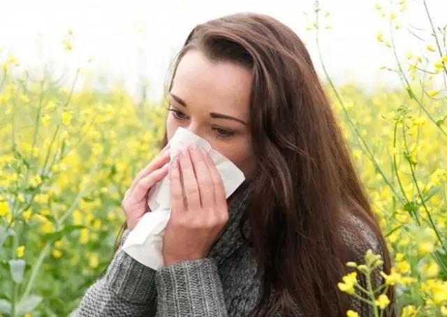 过敏导致呕吐该怎么办,突然呕吐怎么缓解