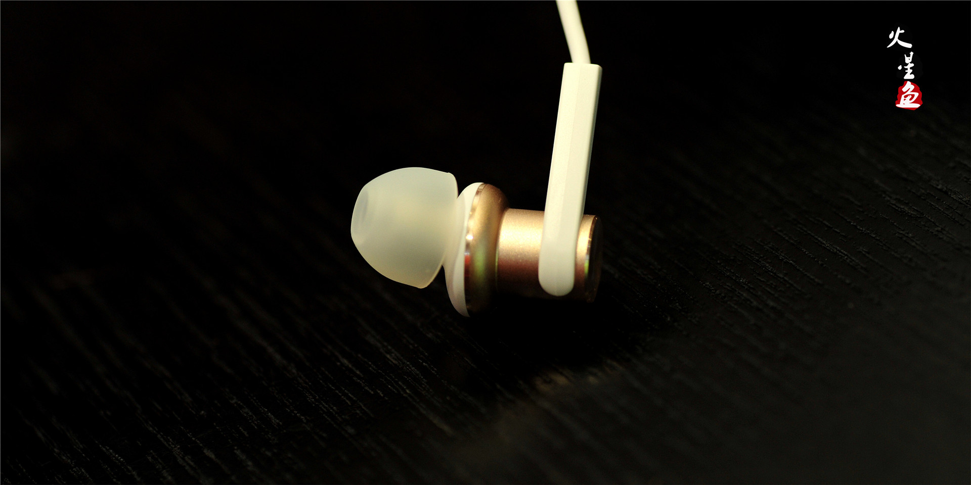 小米双单元半入耳式耳机测评,小米铁圈耳塞