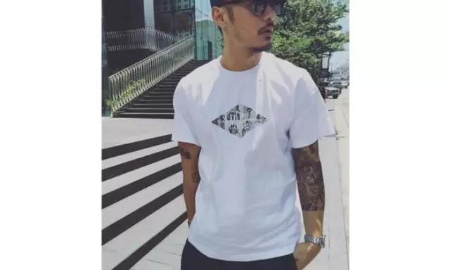 城里的人不懂城外人的快乐,城外的人原文