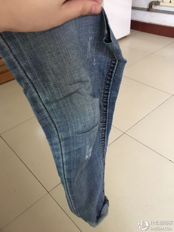 废旧紧身的牛仔裤怎么改短裤,旧牛仔裤改造短裤教程