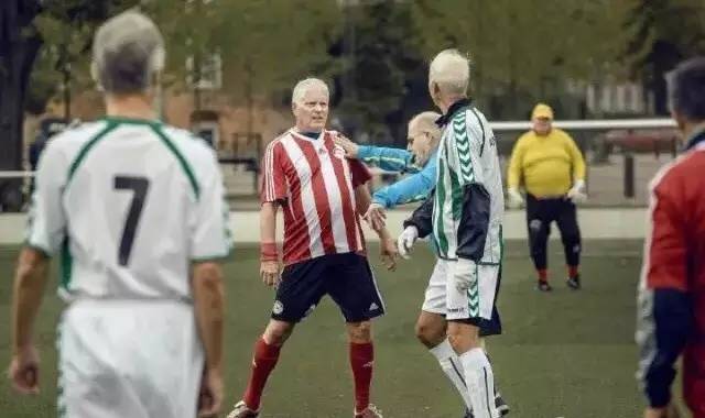 新手踢球要注意哪些事情,踢球该注意的细节