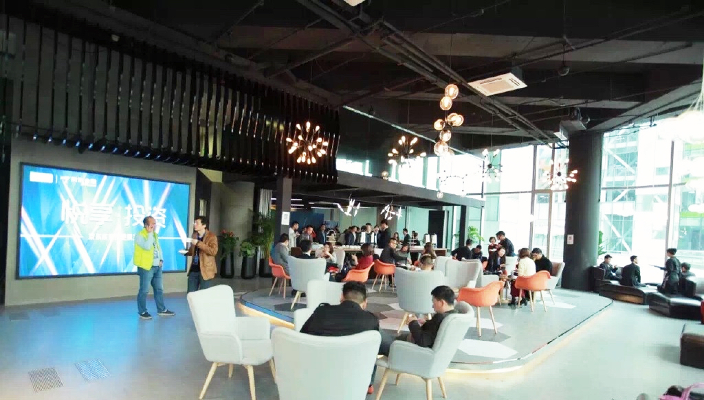 喝一杯几十块钱的咖啡就高人一等,喝一杯咖啡让你精神百倍