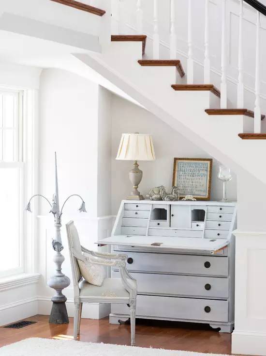 一楼楼梯死角设计,比较暗的楼梯下死角如何设计