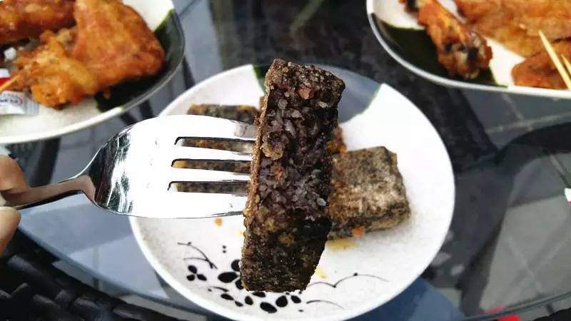 听说斯利美超级芒果冰免费送？！于小涵第一时间跑到现场。。。