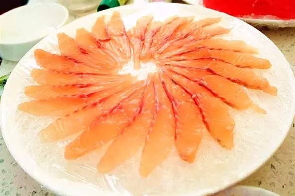 淡水三文鱼和虹鳟鱼的区别,三文鱼和淡水虹鳟的区别