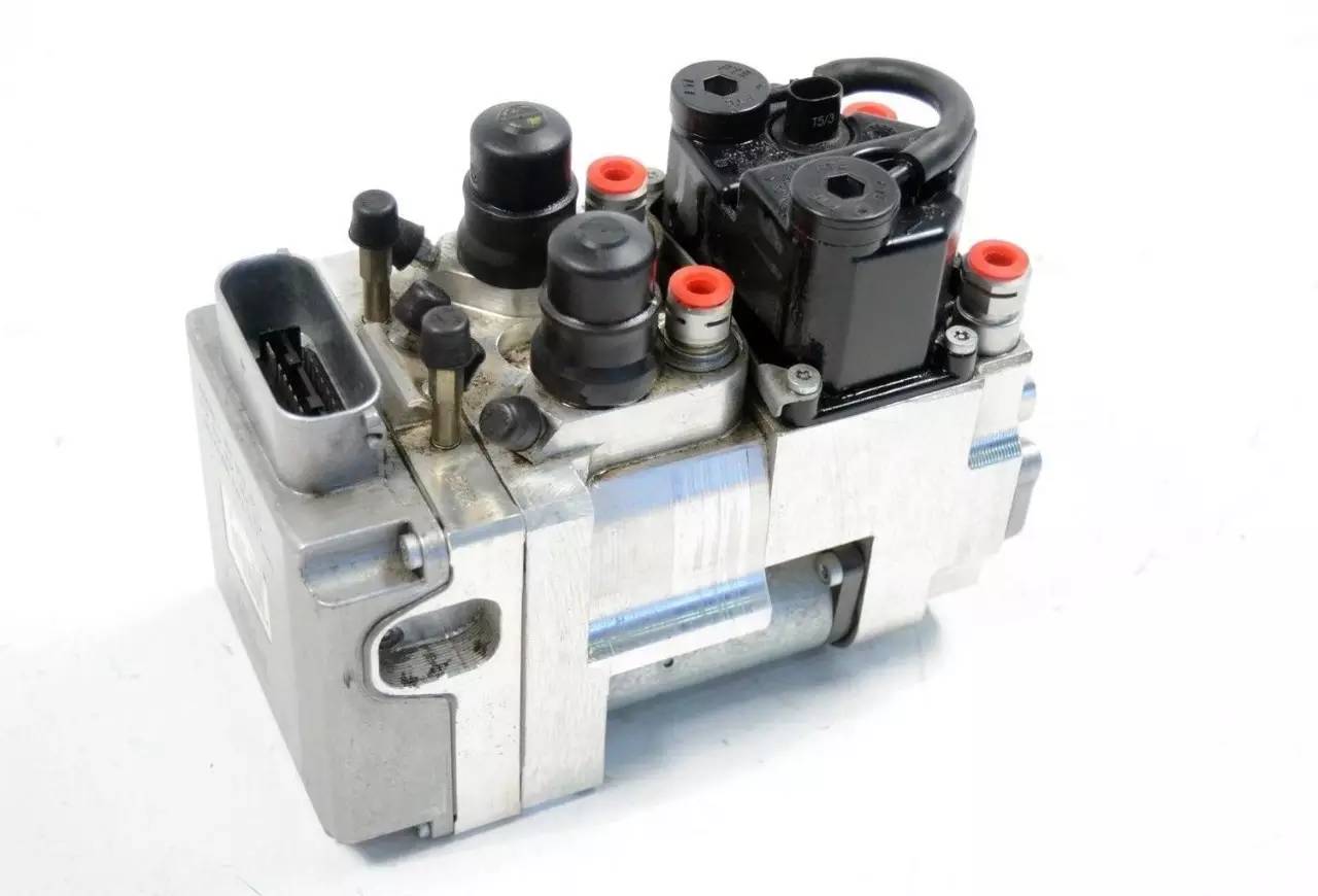 跑一会abs灯就亮abs就失灵,abs刹车失灵解决方法