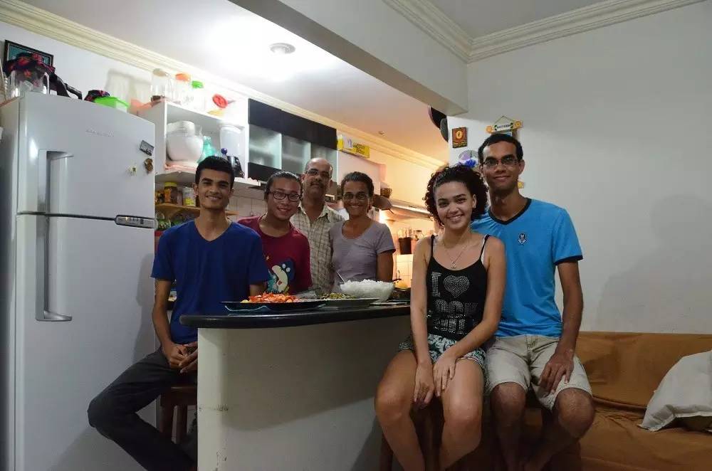 一个陕西汉子花7万元环游地球1圈，还带回一个美国女友！