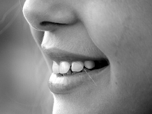 用醋美白牙齿伤牙吗,口含白醋可以美白牙齿真的吗