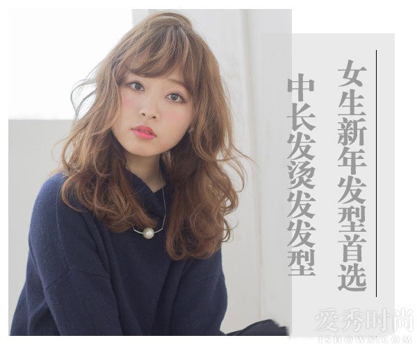 法式烫发中长发慵懒怎么扎,发量多夏季中长发发型扎法