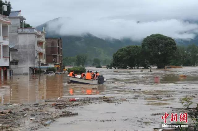 城市暴雨如何防护安全,收好这份暴雨自救指南