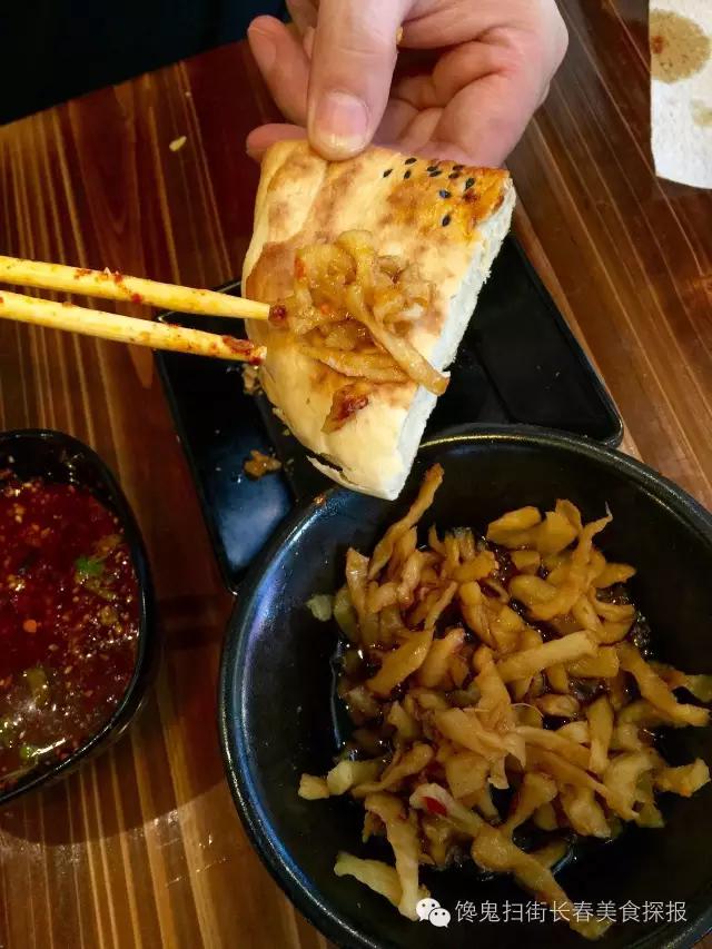 我发现了一家贼盖贼盖的串串他家的冒菜堪称神品！