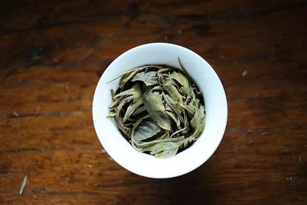 喝生普洱会肚子疼吗,喝生普洱茶饿怎么回事