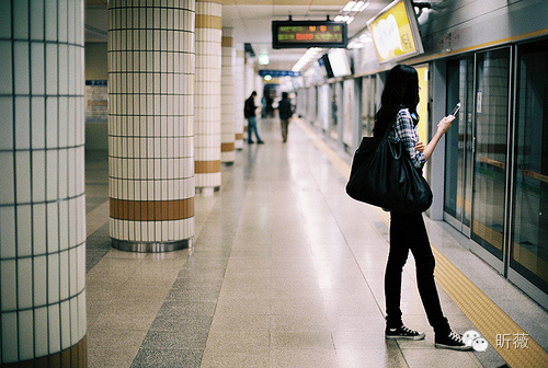 满大街的一排扣子是怎么回事？！