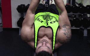 女生健身房锻炼胸部有用吗,女性去健身房练胸都练什么器械