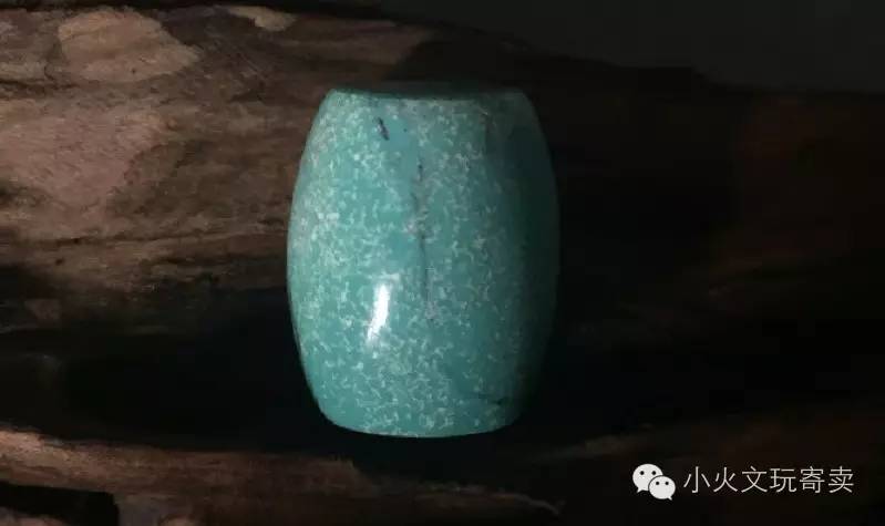 绿松石盘玩出现白点,绿松石玩完为什么会出现一块白点