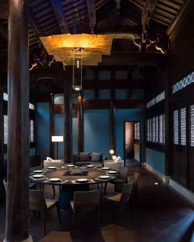 准备了三十年又建了六年“逆向”做地产的他在名山中造出了绝美的房子