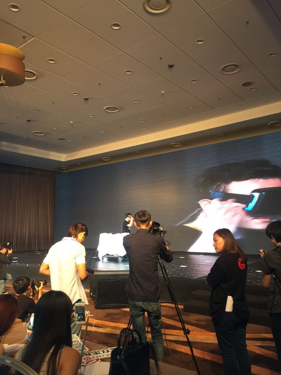 发布会精力充沛的蚁视覃政连续叨叨了两小时，到底说了些啥