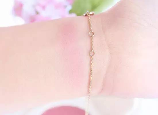 实用贴 | 不仅仅是衣服好 性价比爆炸的HM超值彩妆推荐