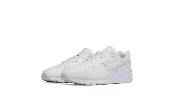 为什么我们穿很多衣服都不奇怪,为什么我们天天都要穿红色的衣服